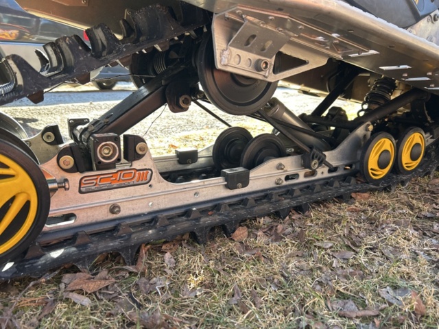 1337358-10 Snowmobile Ski-Doo MXZ Renegade 800 137hp -2004