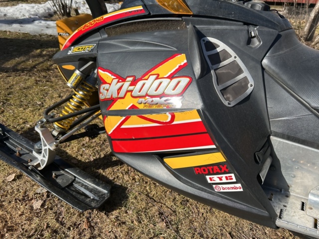 1337358-12 Snowmobile Ski-Doo MXZ Renegade 800 137hp -2004