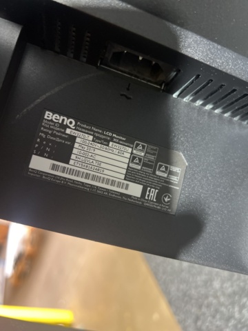 1325641-7 Computer monitors 3pcs 27-32"