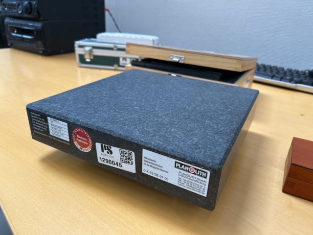 1290045-1 Flat table - Planolith granite 25x25 cm