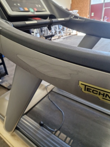 1347535-2 Treadmill Technogym 700 Run