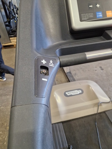 1347535-3 Treadmill Technogym 700 Run