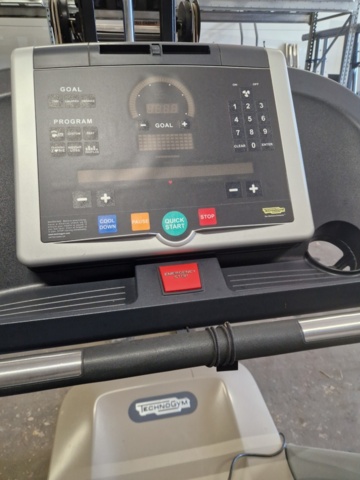 1347535-5 Treadmill Technogym 700 Run