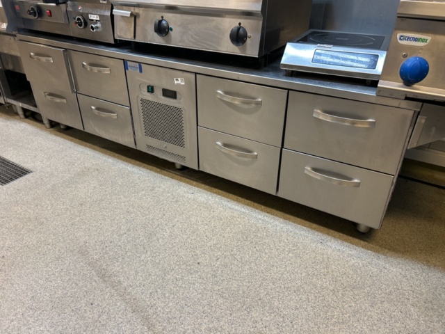 1308504-1 Grill cooling bench with 8 drawers