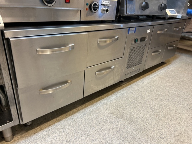 1308504-2 Grill cooling bench with 8 drawers