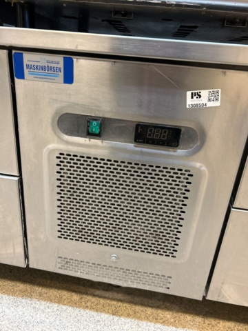 1308504-3 Grill cooling bench with 8 drawers