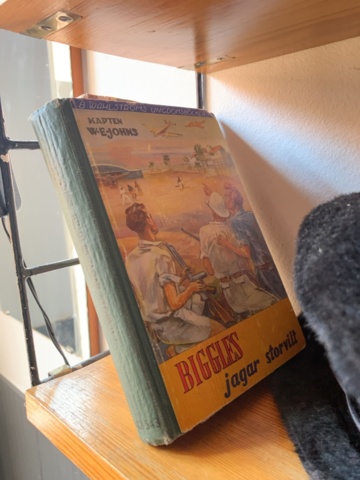 1347389-7 Art and interior design