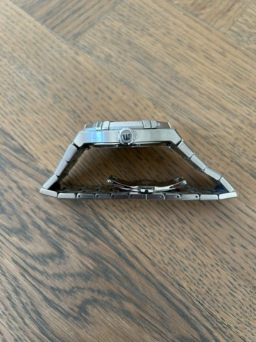 1343584-2 Maurice Lacroix Aikon Automatic 42mm โ Black dial, steel