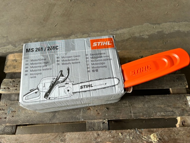 1343599-2 Chainsaw STIHL MS 261 C in cardboard box