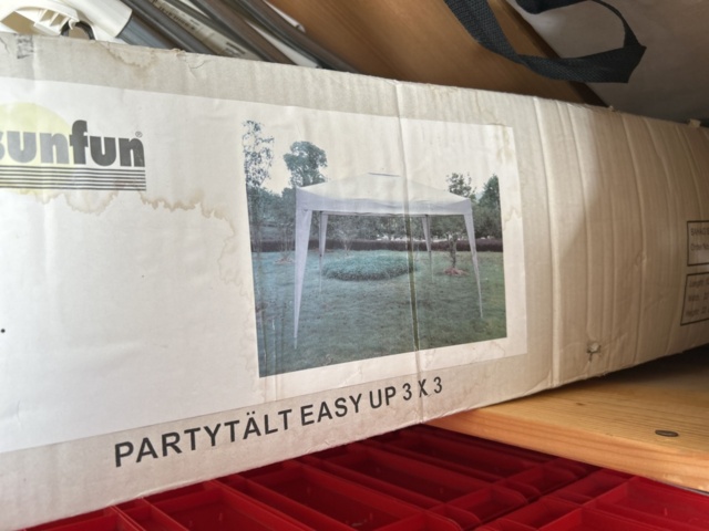 1290073-3 Partytält 3x3 meter med bord och stolar