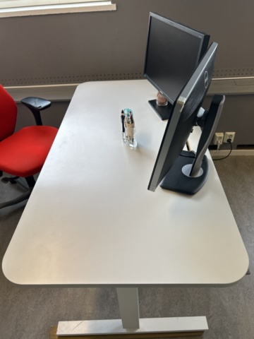 1290105-2 Office workstation - Height-adjustable desk, office chair, dual screens, louvered shelf