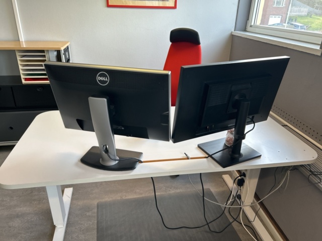 1290105-7 Office workstation - Height-adjustable desk, office chair, dual screens, louvered shelf