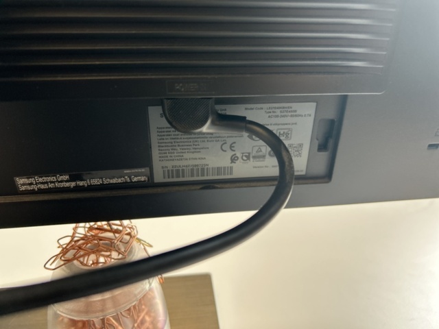 1290105-8 Office workstation - Height-adjustable desk, office chair, dual screens, louvered shelf