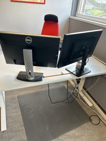 1290105-10 Office workstation - Height-adjustable desk, office chair, dual screens, louvered shelf