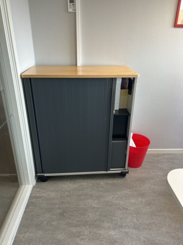 1290105-12 Office workstation - Height-adjustable desk, office chair, dual screens, louvered shelf