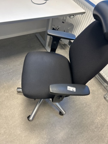 1290121-5 Office workstation - Electric desk, cabinet and office chair