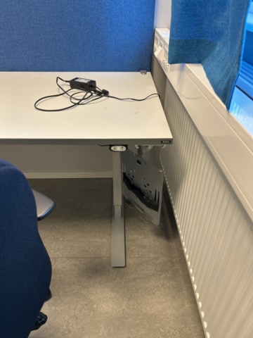 1290121-7 Office workstation - Electric desk, cabinet and office chair