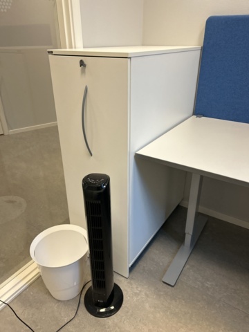 1290121-9 Office workstation - Electric desk, cabinet and office chair