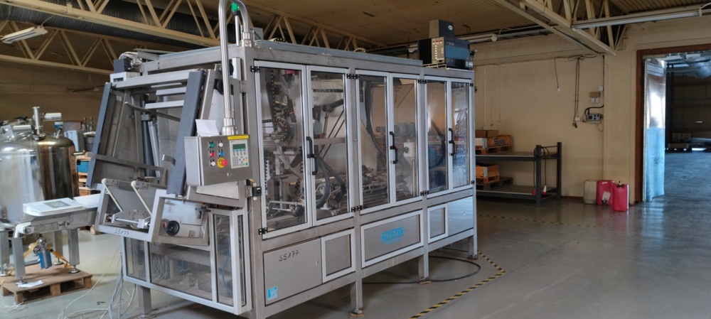 VA machine with pick and place robot Altotek -2003 - PS Auction - We ...