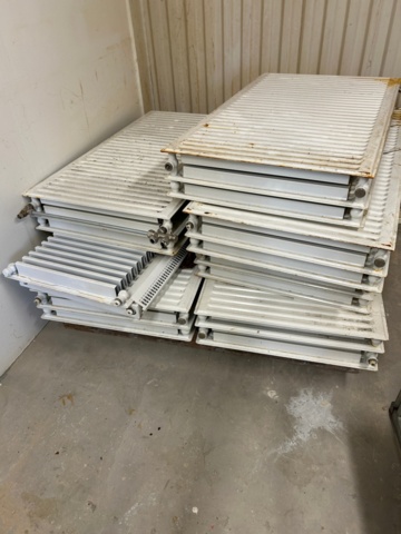 Used water radiators - PS Auction - We value the future - Largest in ...