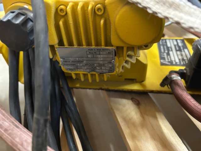 1348721-3 Vacuum lifter with 4 suction feet