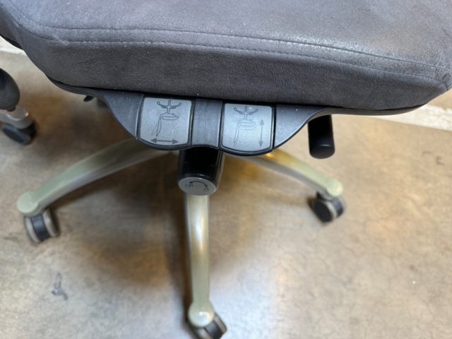 1347785-5 RH Logic 400 office chairs, 6 pcs