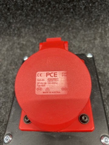 1349622-4 Socket distributor Holte 32A