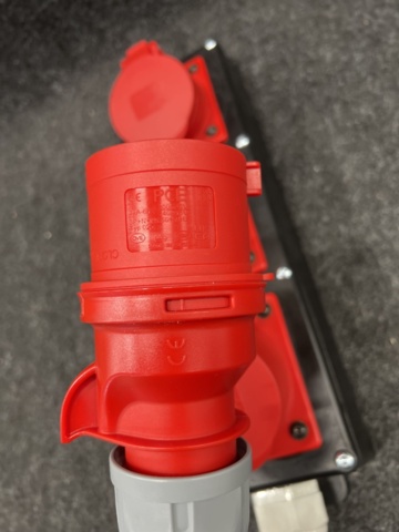 1349622-7 Socket distributor Holte 32A