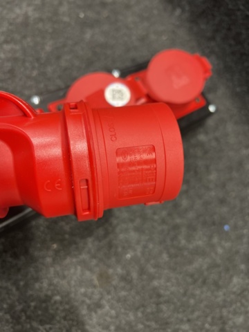 1349622-8 Socket distributor Holte 32A