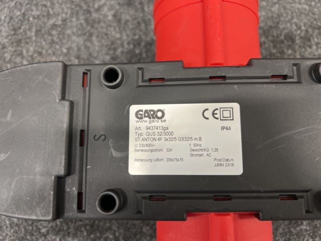 1349623-3 Outlet distributor/multi-socket Garo 32A