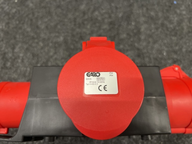 1349623-6 Outlet distributor/multi-socket Garo 32A