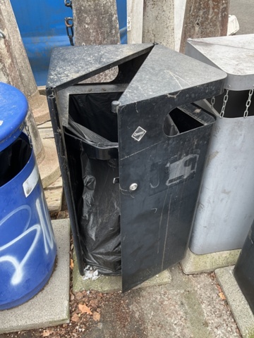 1198442-5 5 garbage stations