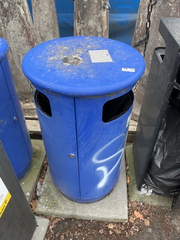 1198442-6 5 garbage stations