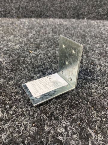 1350550-3 About 200 angle fittings Prof 60X60X2.5X40mm