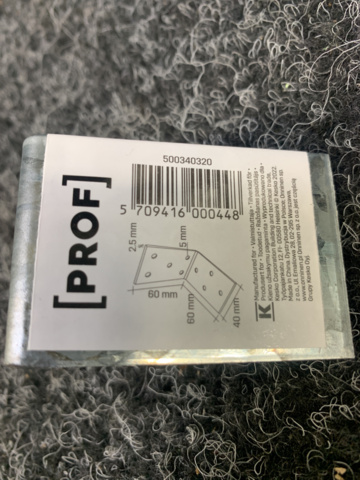 1350550-5 About 200 angle fittings Prof 60X60X2.5X40mm