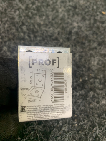 1350555-4 About 200 angle fittings Prof 50X50X2.5X35mm