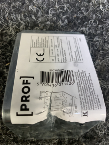 1350766-5 About 100 pcs Angle fitting Prof 70X70X2.5X55mm Reinforced