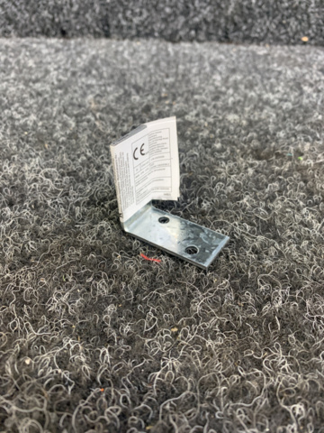 1350776-2 About 200 angle fittings Prof 40X40X2X20mm