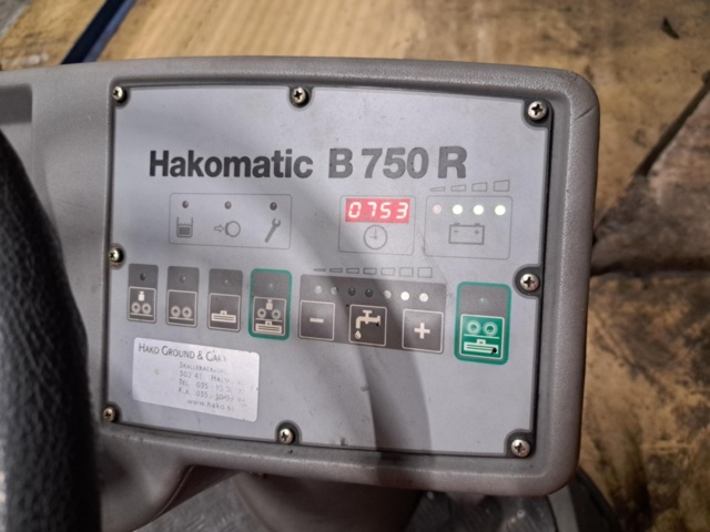 1343603-3 Ride-on combi scrubber – Hako Hakomatic B750R