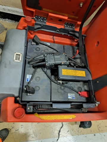 1343603-4 Ride-on combi scrubber – Hako Hakomatic B750R