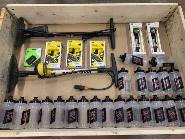 1345935-1 Bicycle pumps, water bottles, Tubi master X mm