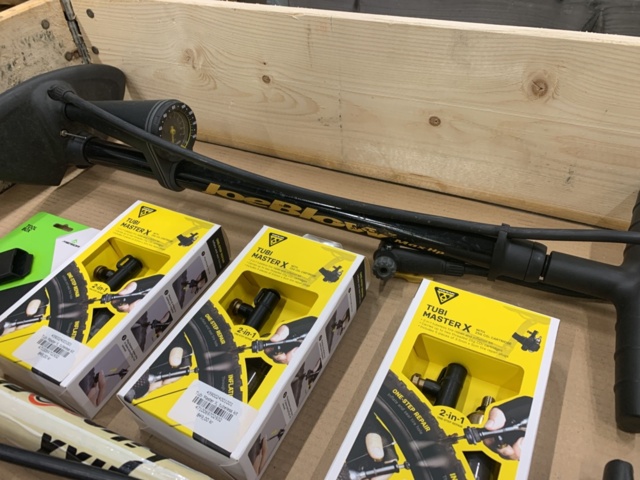 1345935-8 Bicycle pumps, water bottles, Tubi master X mm