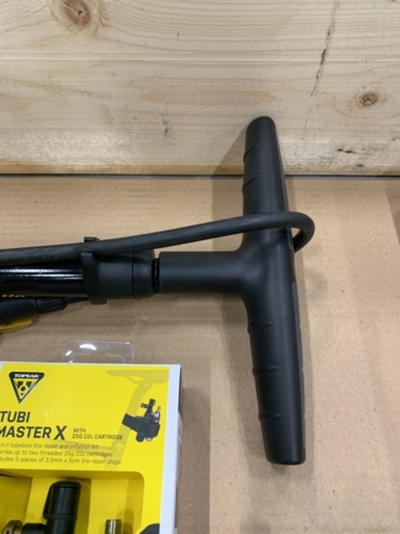 1345935-11 Bicycle pumps, water bottles, Tubi master X mm