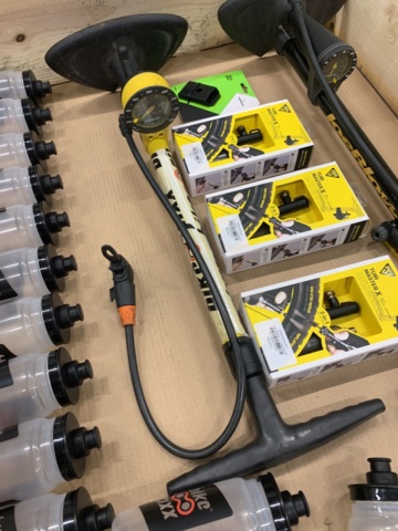 1345935-12 Bicycle pumps, water bottles, Tubi master X mm