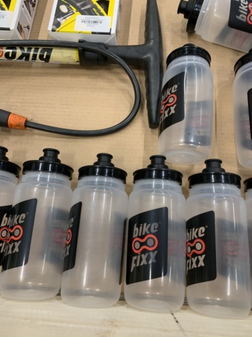 1345935-15 Bicycle pumps, water bottles, Tubi master X mm