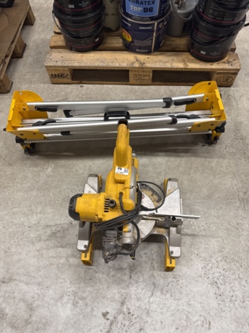 DeWalt DWS777 Cross-cut/Miter Saw XPS 1800W 216mm - PS Auction - We ...