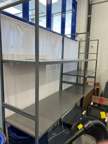 1351010-6 Warehouse shelves