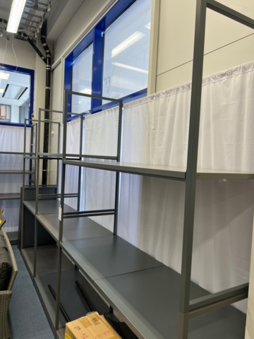 1351010-8 Warehouse shelves