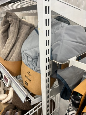 1351012-4 Shop fittings