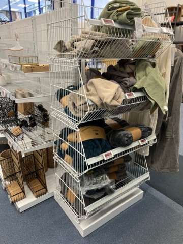 1351012-7 Shop fittings